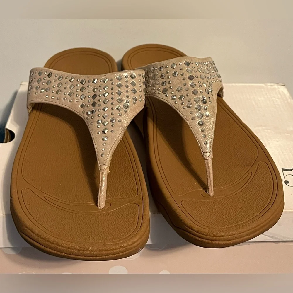 FitFlop Nude  Suede Rhinestone Thong Sandals size 9 - Picture 3 of 9